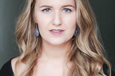 Carolyn Holt | Mezzo-soprano Carolyn Holt | Mezzo-soprano