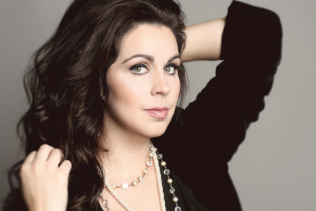 Amanda Woodbury | Soprano Amanda Woodbury | Soprano