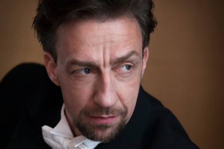 Julian Close | Bass Julian Close | Bass