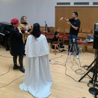 Experimentations in Live Virtual Opera Performance