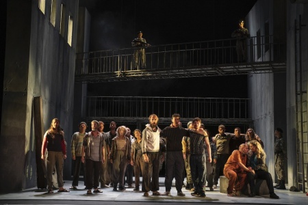 			Chorus Robert Murray And Sinéad Campbell Wallace In Irish National Opera’S Production Of Beethoven Fidelio In The Gaiety Theatre Sun 7 – Sat 13 Nov 2021 Photo Patrick Redmond Copy