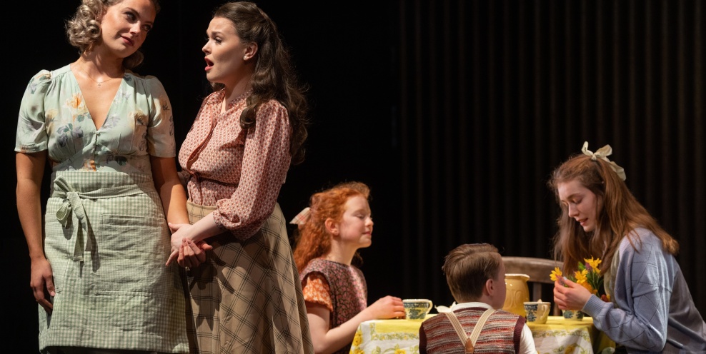 Niamh Osullivan Charlotte Sarah Shine Sophie And Children In Ino Werther 1