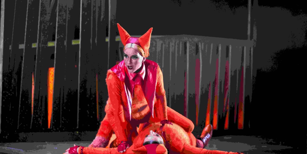 Amber Norelai Sharp Ears and Jade Phoenix Goldspur The Fox in IN Os The Cunning Little Vixen2 Photo Ruth Medjber