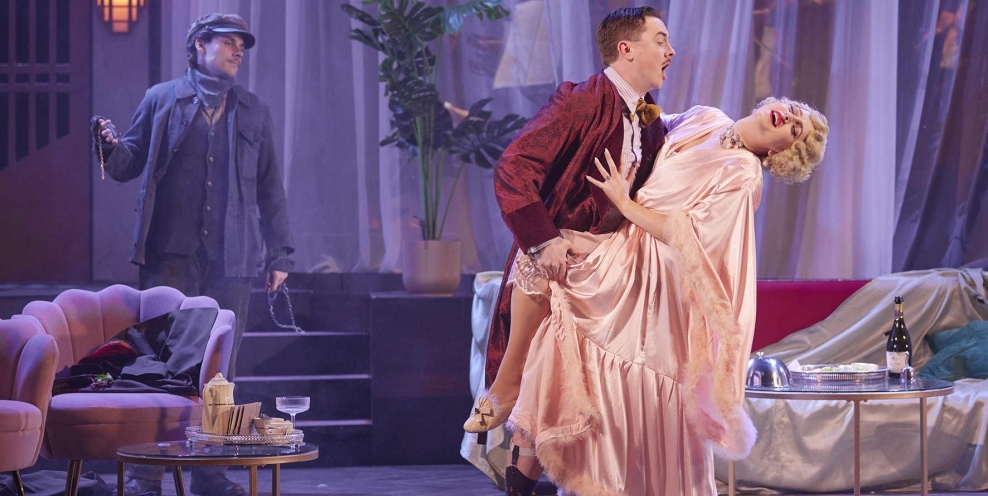 Ben Escorcio Frosch Aaron O Hare Alfred Jade Phoenix Rosalinde in INOs Die Fledermaus photo Ros Kavanagh