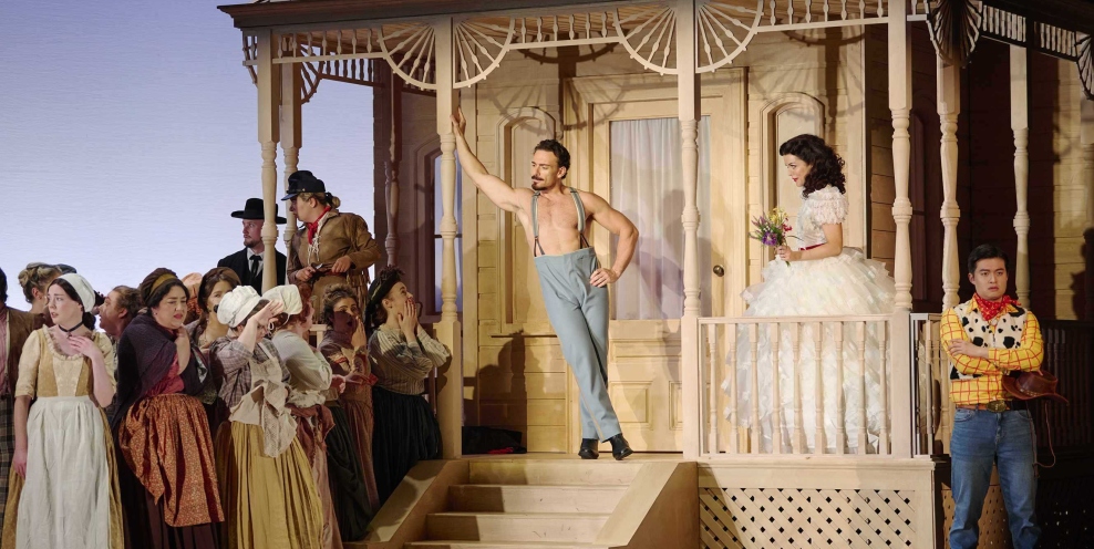 Gianluca Margheri Belcore Claudia Boyle Adina Duke Kim Nemorino in IN Os Lelisir damore Photo Ros Kavanagh